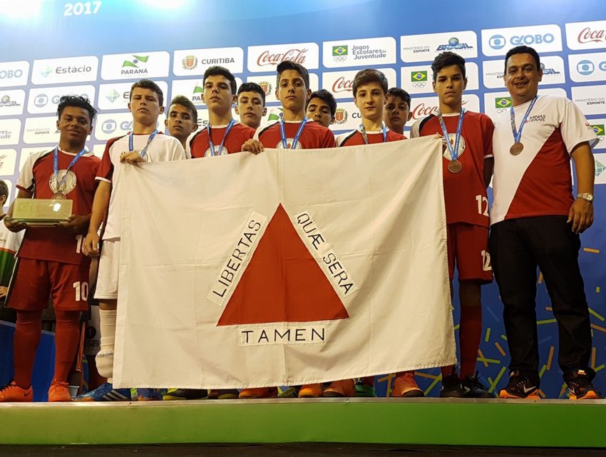 quipe de futsal masculino da E.E. Pedro Lessa de São Miguel do Anta. Medalha de bronze. Crédito: Marcus Cicarini/FEEMG.