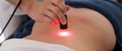 Laser infravermelho é parte importante do combate a gordura no fígado. (Foto: Reprodução/Iman)