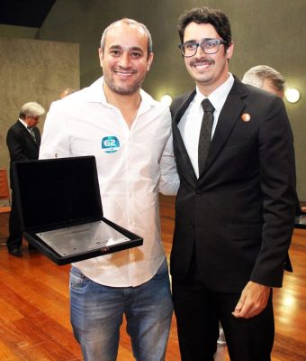 Prefeito de Novo Oriente de Minas recebe premiação pela colocação no ranking do ICMS Esportivo. Foto: ASCOM/SEDESE.